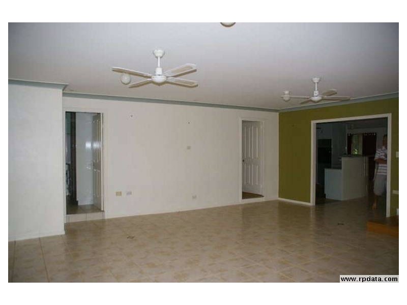 8 SPENCE, Point Vernon QLD 4655