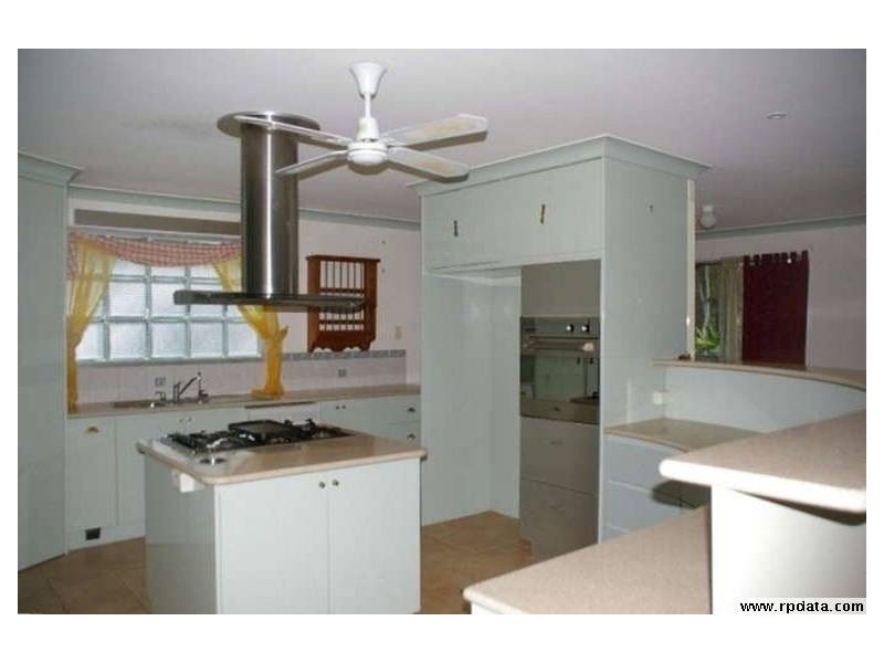 8 SPENCE, Point Vernon QLD 4655