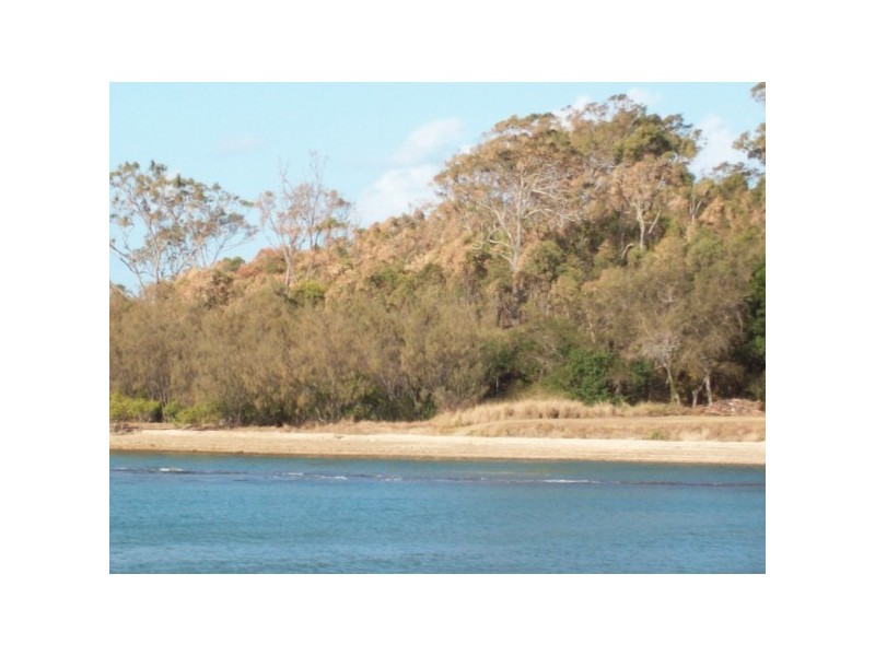 8 SPENCE, Point Vernon QLD 4655
