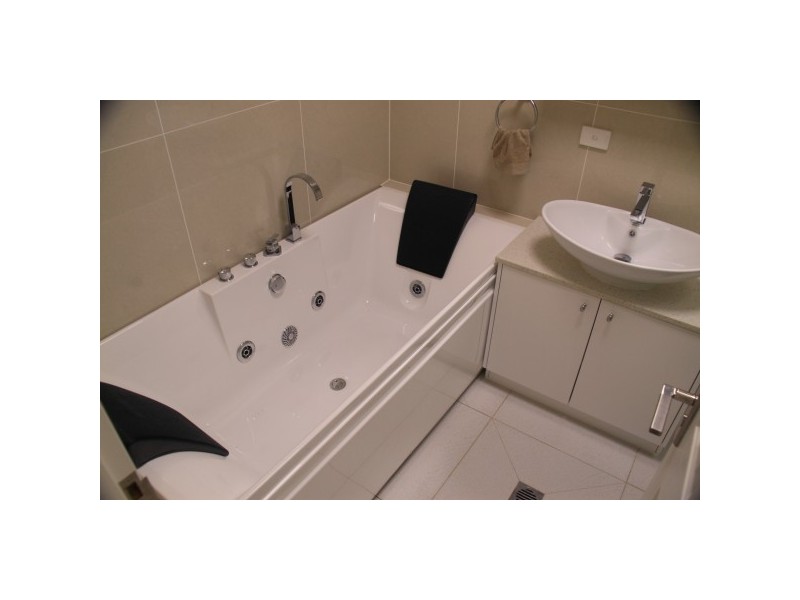 1 HYTHE STREET – THE ROCKS, Pialba QLD 4655