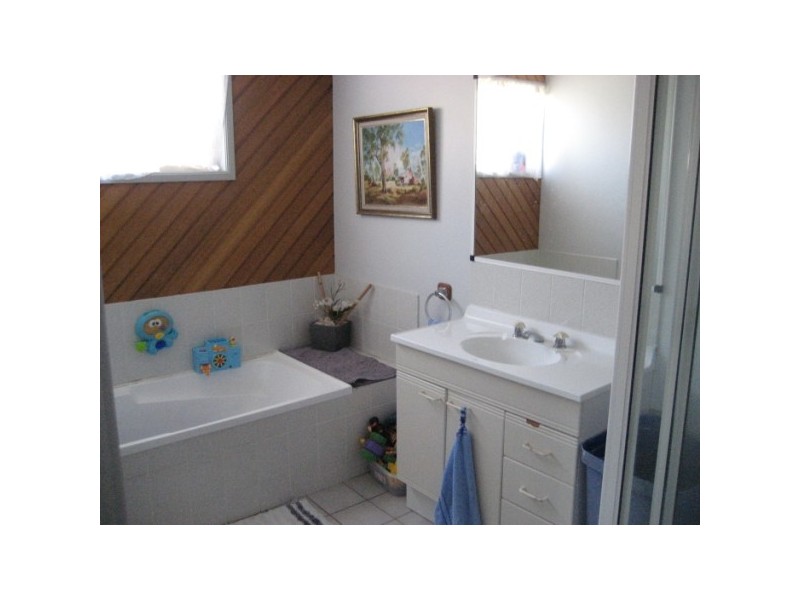 38 HONEYSUCKLE AVE, Kawungan QLD 4655