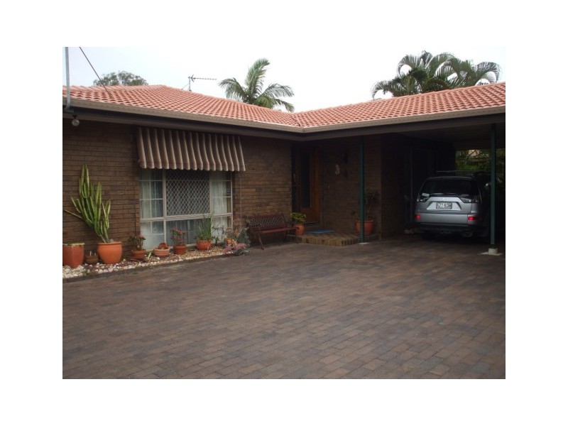 8 WILLIAM STREET, Urangan QLD 4655