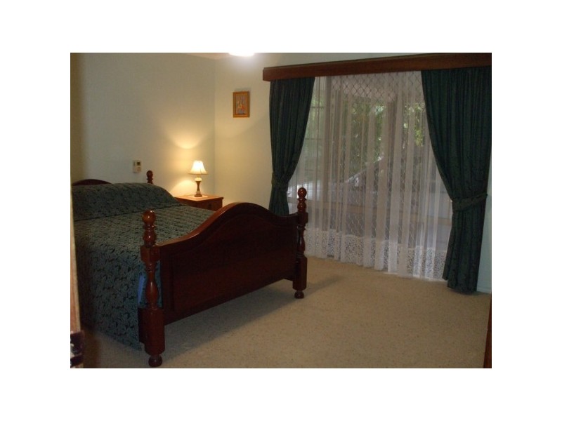 8 WILLIAM STREET, Urangan QLD 4655