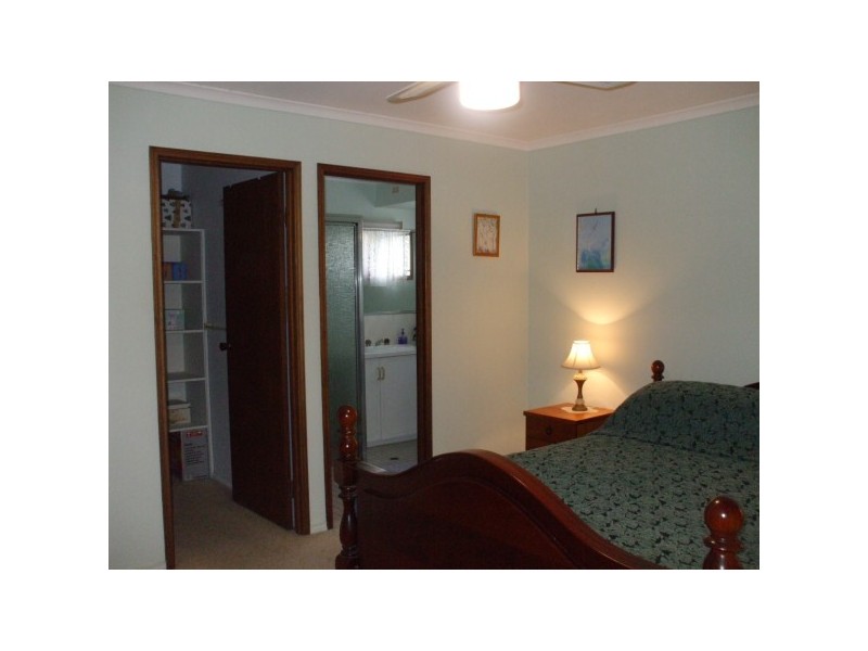 8 WILLIAM STREET, Urangan QLD 4655
