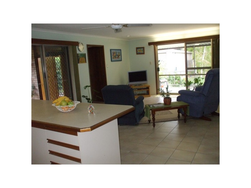 8 WILLIAM STREET, Urangan QLD 4655
