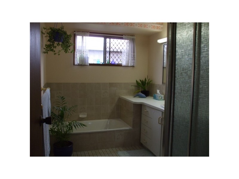 8 WILLIAM STREET, Urangan QLD 4655