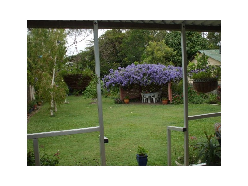 8 WILLIAM STREET, Urangan QLD 4655