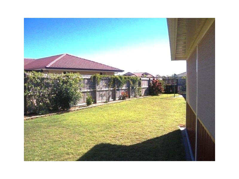24 SPOONBILL WAY, ELI WATERS, Eli Waters QLD 4655