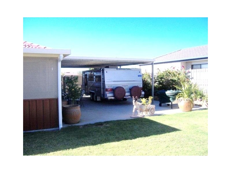 24 SPOONBILL WAY, ELI WATERS, Eli Waters QLD 4655