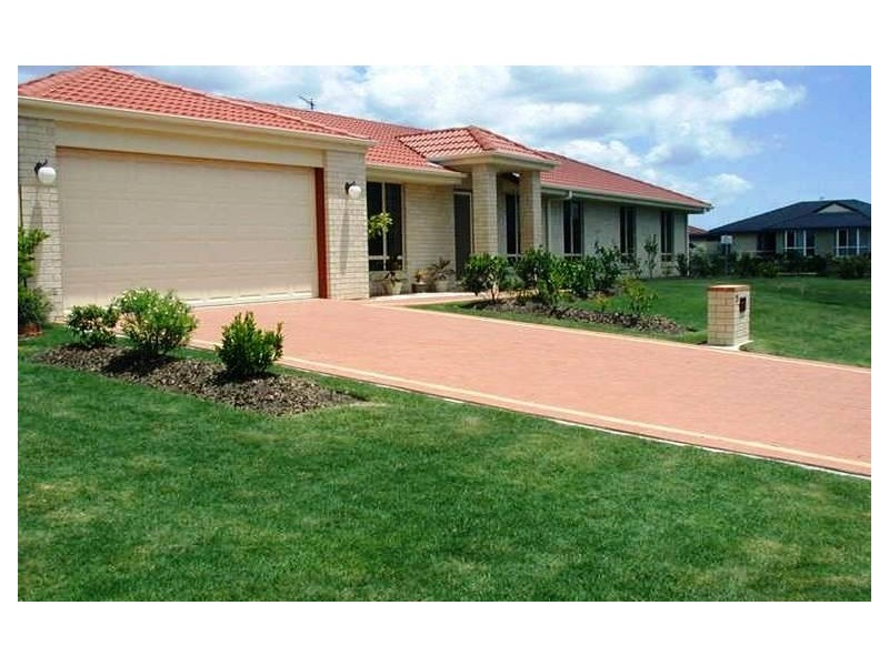 24 SPOONBILL WAY, ELI WATERS, Eli Waters QLD 4655