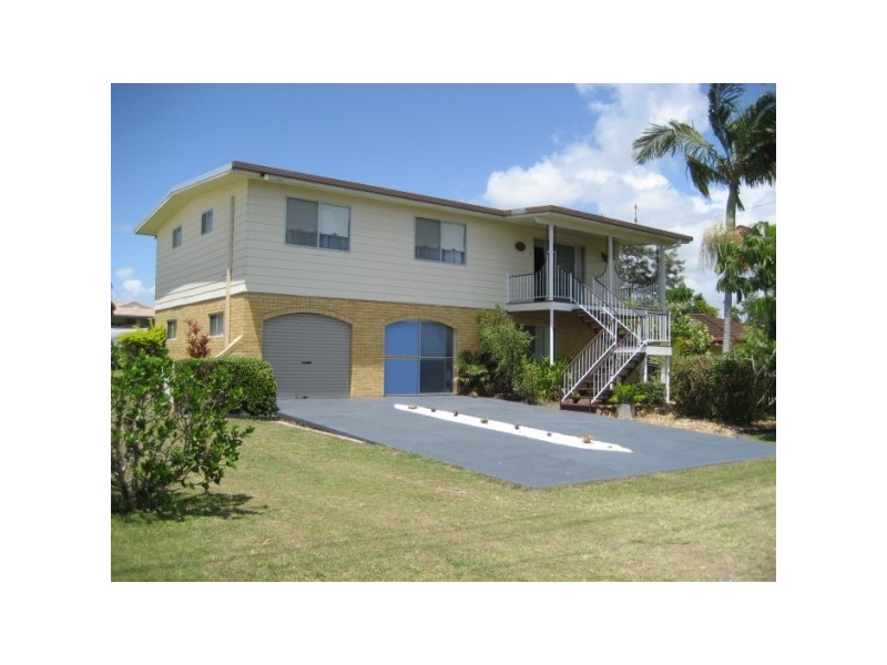 735 BOAT HARBOUR DR, Urangan QLD 4655