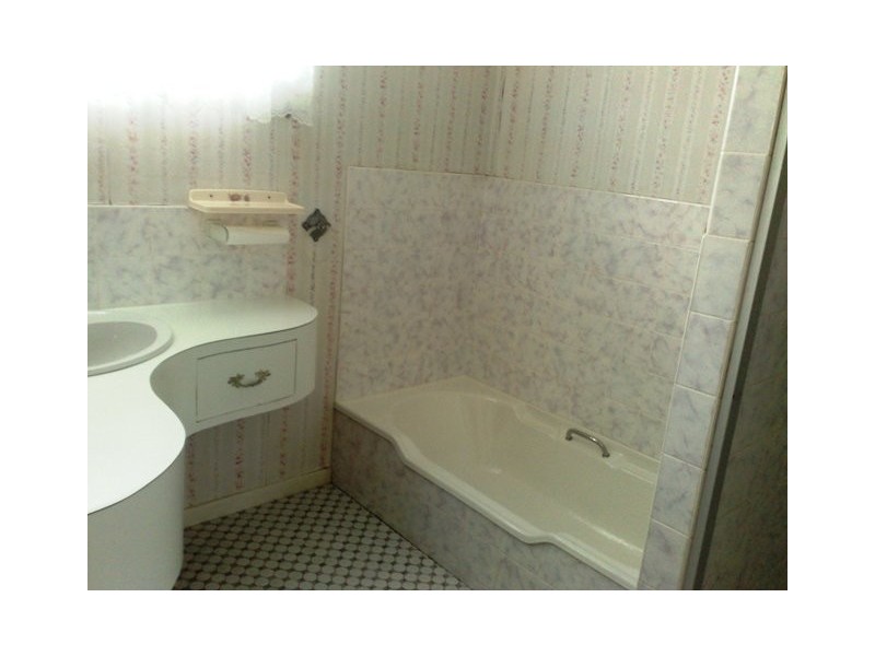 735 BOAT HARBOUR DR, Urangan QLD 4655
