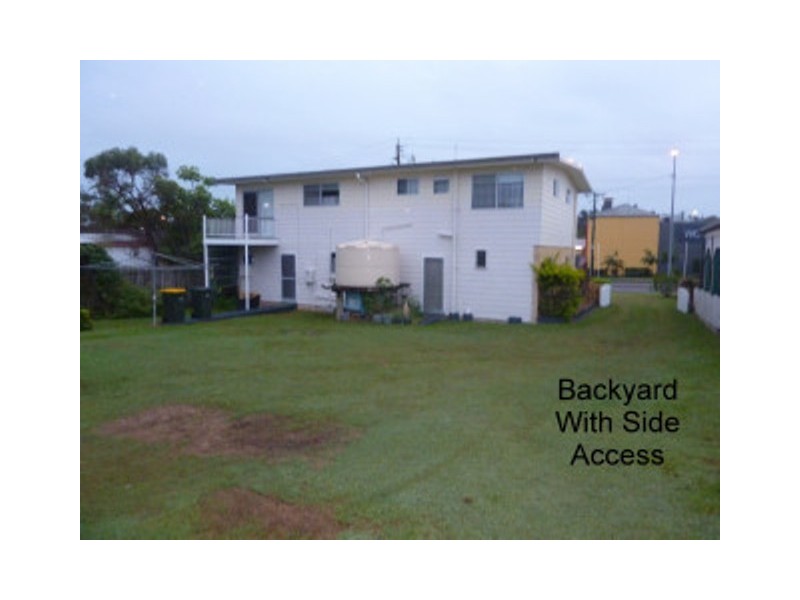 735 BOAT HARBOUR DR, Urangan QLD 4655