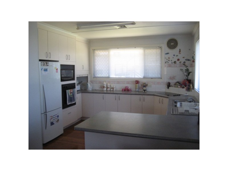 196 ESPLANADE,, Point Vernon QLD 4655