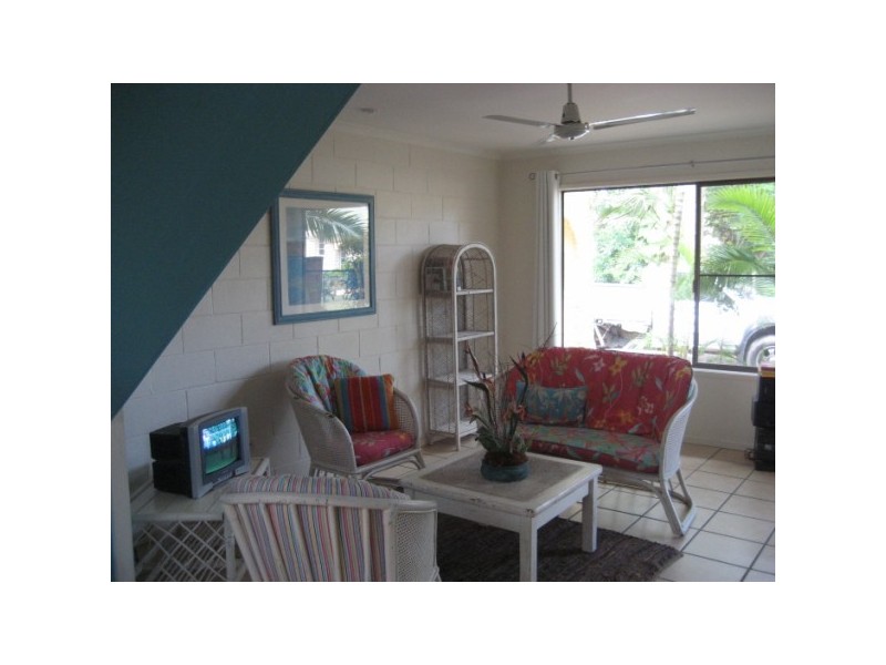 10 HIBISCUS STREET, Urangan QLD 4655