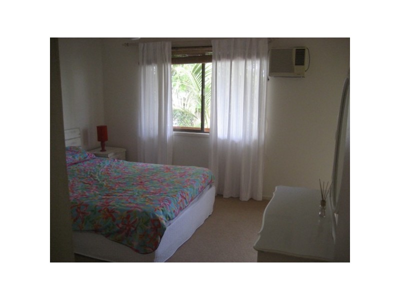 10 HIBISCUS STREET, Urangan QLD 4655