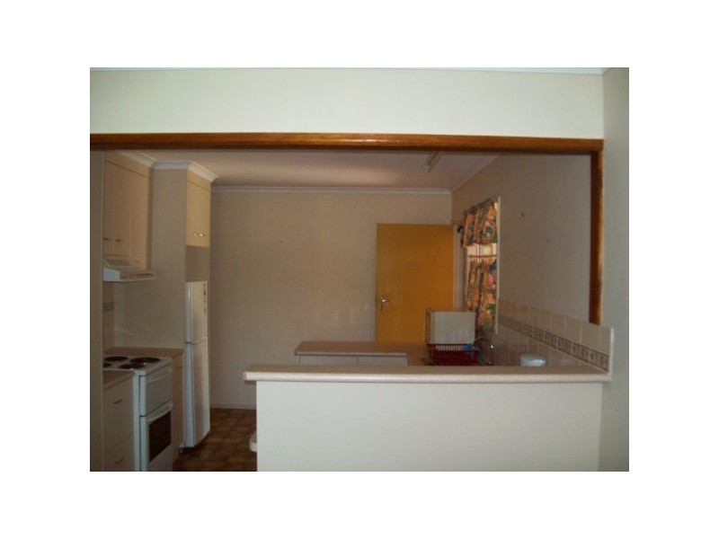 * LONG STREET, Point Vernon QLD 4655