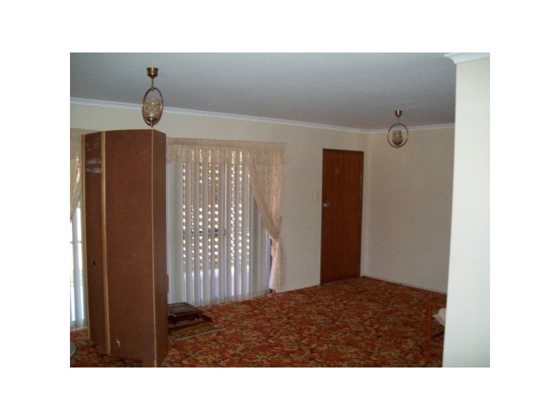 * LONG STREET, Point Vernon QLD 4655