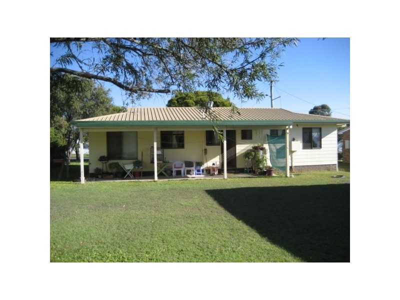 7 ROSS ST,, Urangan QLD 4655