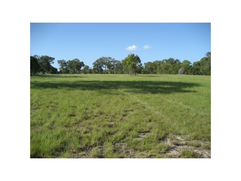 26 SHORE RD, Urangan QLD 4655