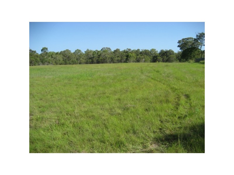 26 SHORE RD, Urangan QLD 4655