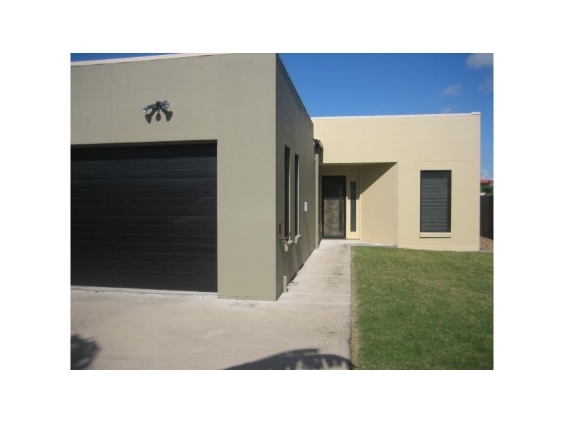 2/62 South Street, Urangan QLD 4655
