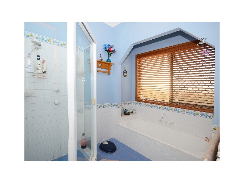 8 HOBERG CRT, Kawungan QLD 4655