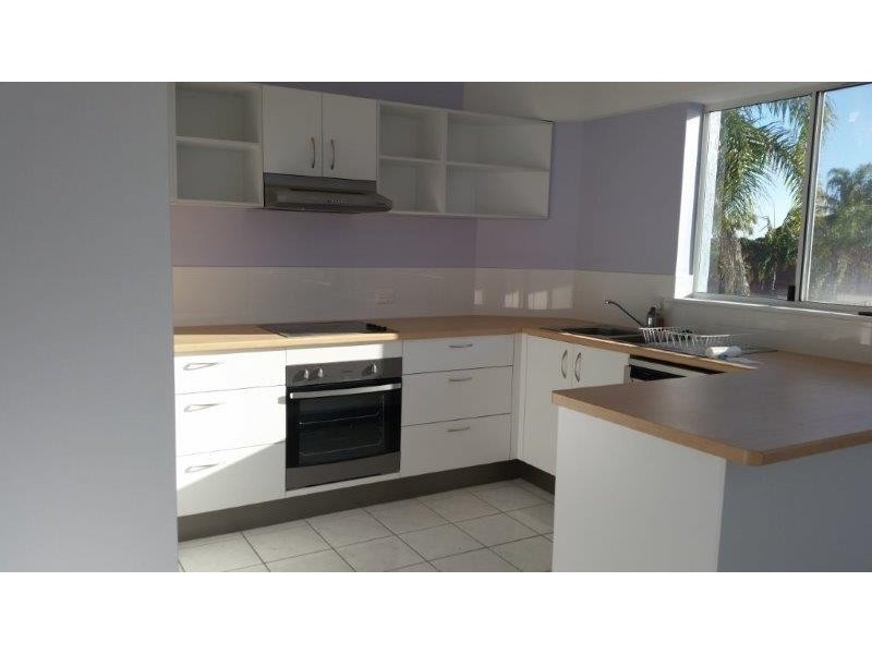 9/458 Esplanade, Torquay QLD 4655