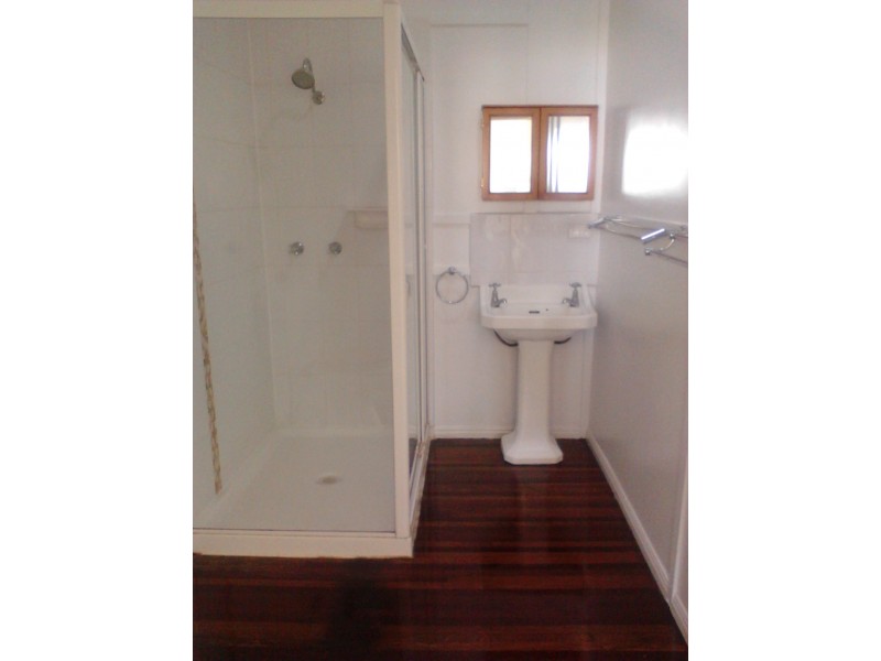 32 Pulgul St, Urangan QLD 4655