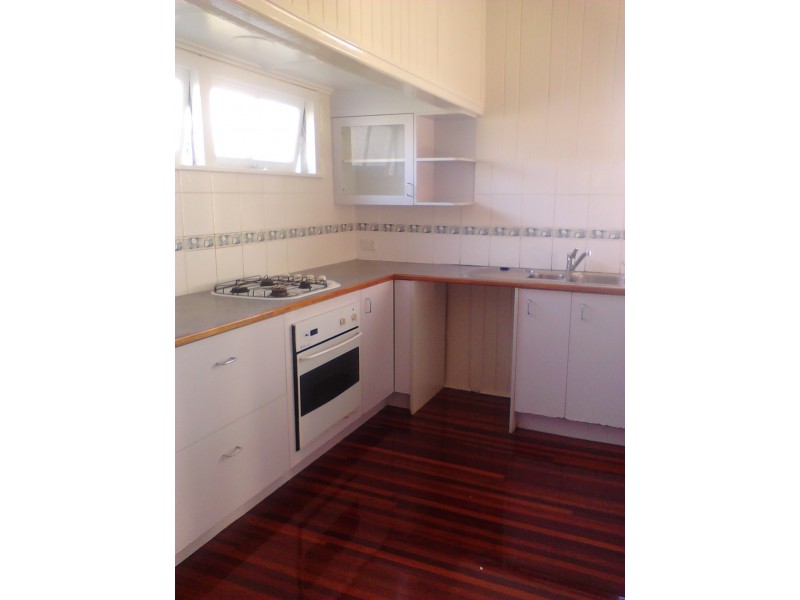 32 Pulgul St, Urangan QLD 4655