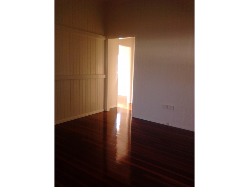 32 Pulgul St, Urangan QLD 4655