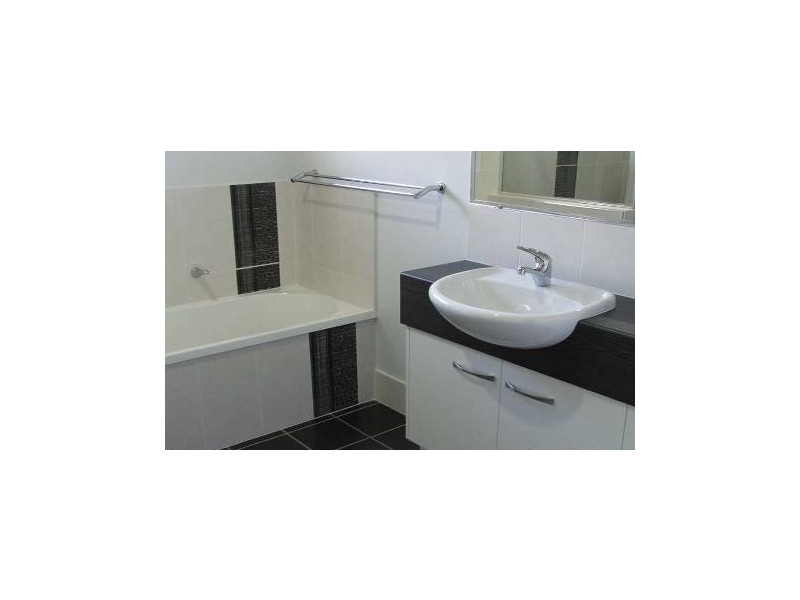 4 Stringybark Dr, Urangan QLD 4655