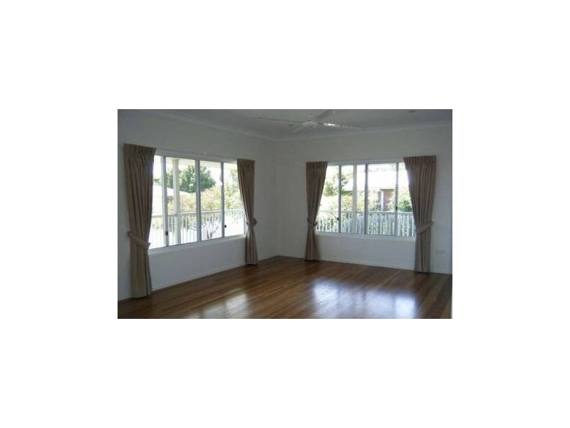 12 FAYE, Scarness QLD 4655