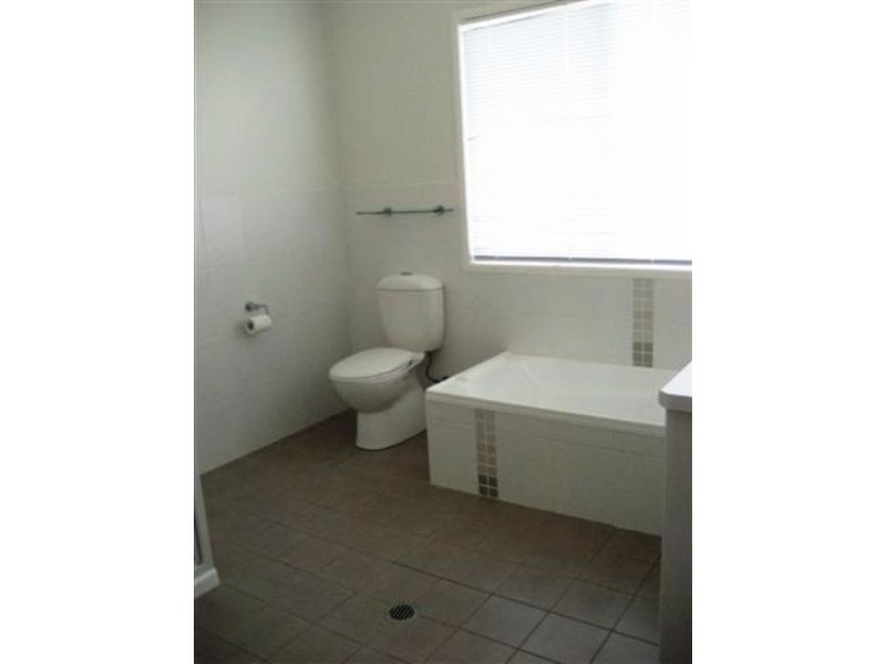 12 FAYE, Scarness QLD 4655