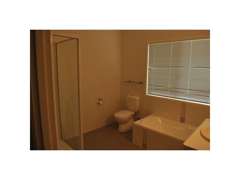 12 FAYE, Scarness QLD 4655