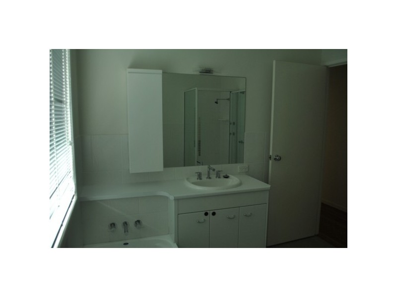 12 FAYE, Scarness QLD 4655