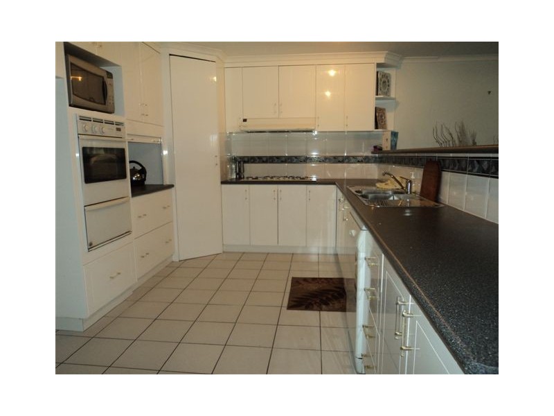 28 Whipbird Court, Urangan QLD 4655