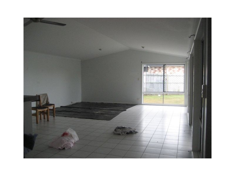 28 Whipbird Court, Urangan QLD 4655