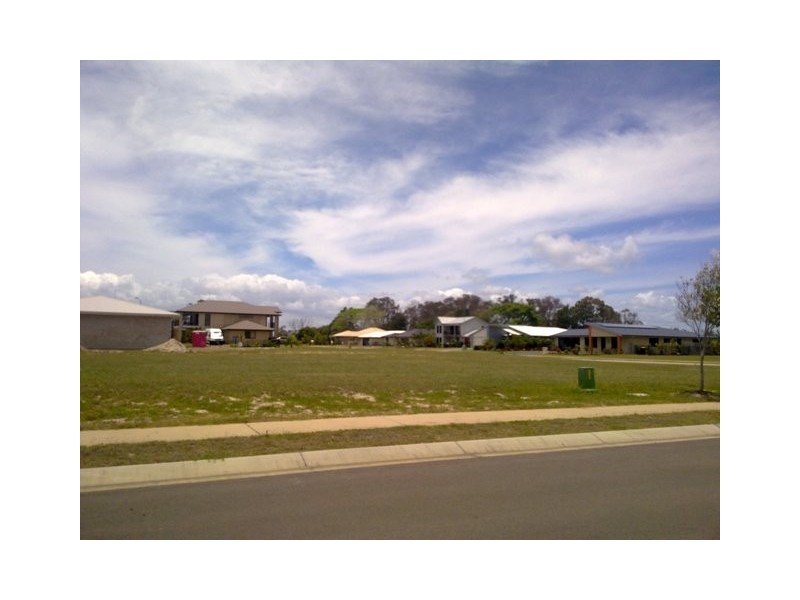 90 Barramundi Drive, Burrum Heads QLD 4659