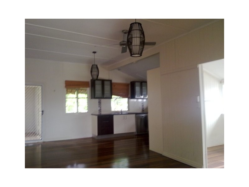 7 Pine Street, Torquay QLD 4655