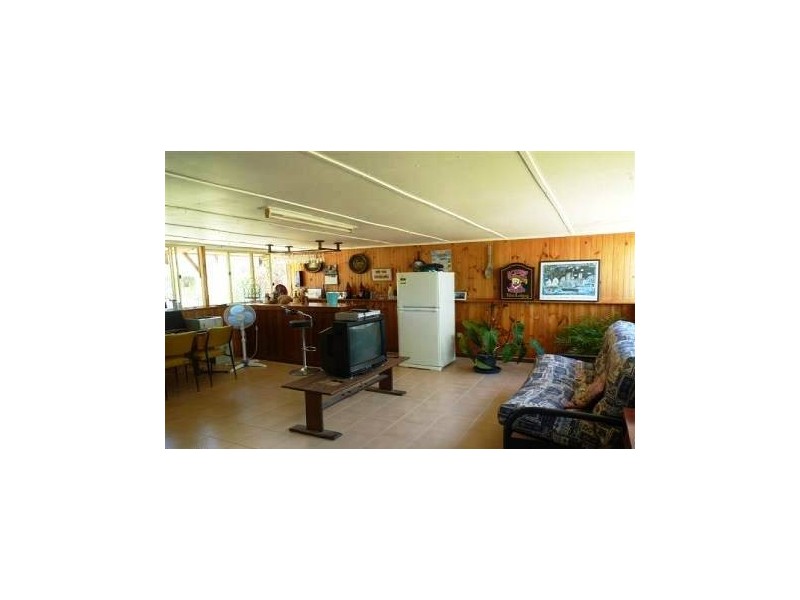 9 Maureen Court, Point Vernon QLD 4655