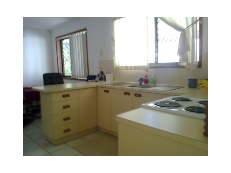 2 PRESTON STREET, Point Vernon QLD 4655