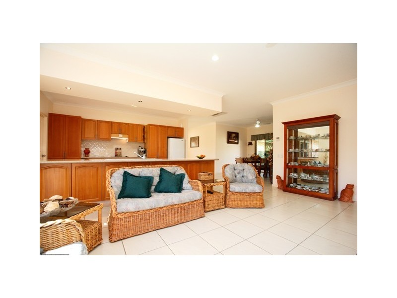 27 Oakes Drive, Burrum Heads QLD 4659