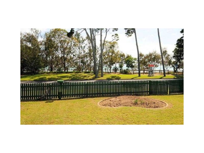 319 Charlton Esplanade, Scarness QLD 4655