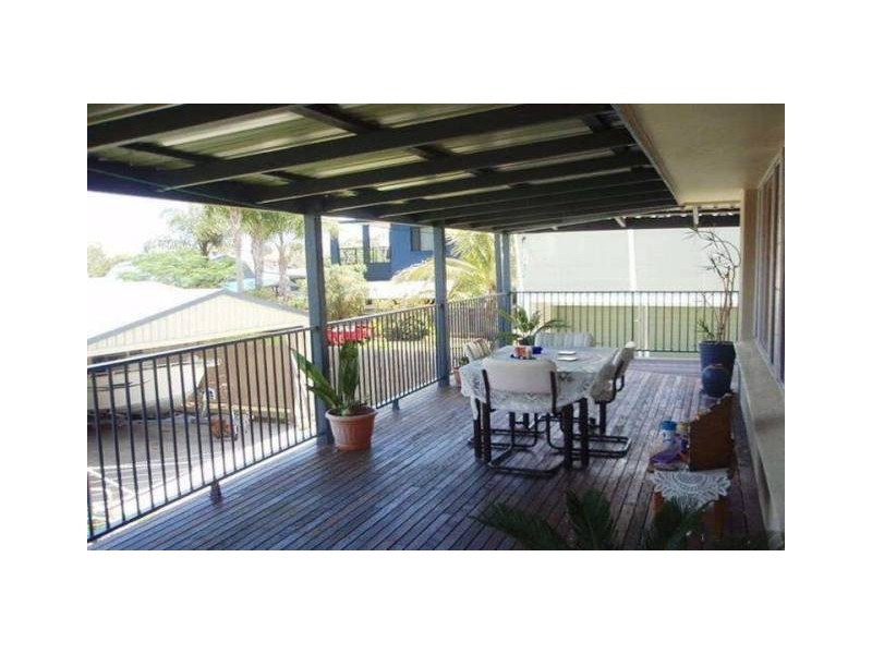 42 LONG STREET, Point Vernon QLD 4655