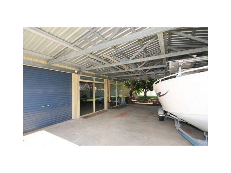 42 LONG STREET, Point Vernon QLD 4655