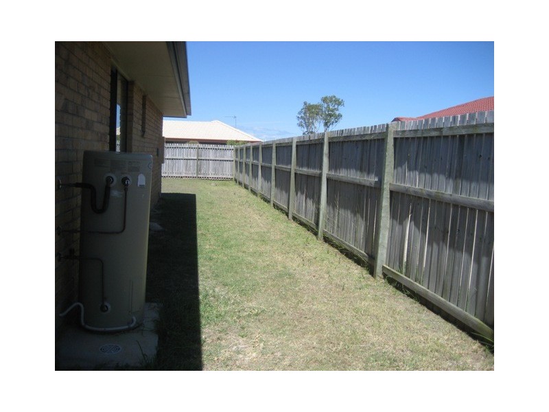 11 GUNSYND WAY, Point Vernon QLD 4655