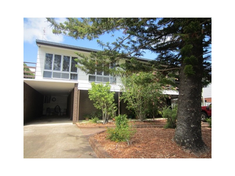 5 Prince Street, Urangan QLD 4655