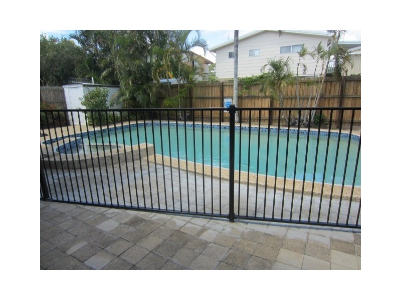 5 Prince Street, Urangan QLD 4655