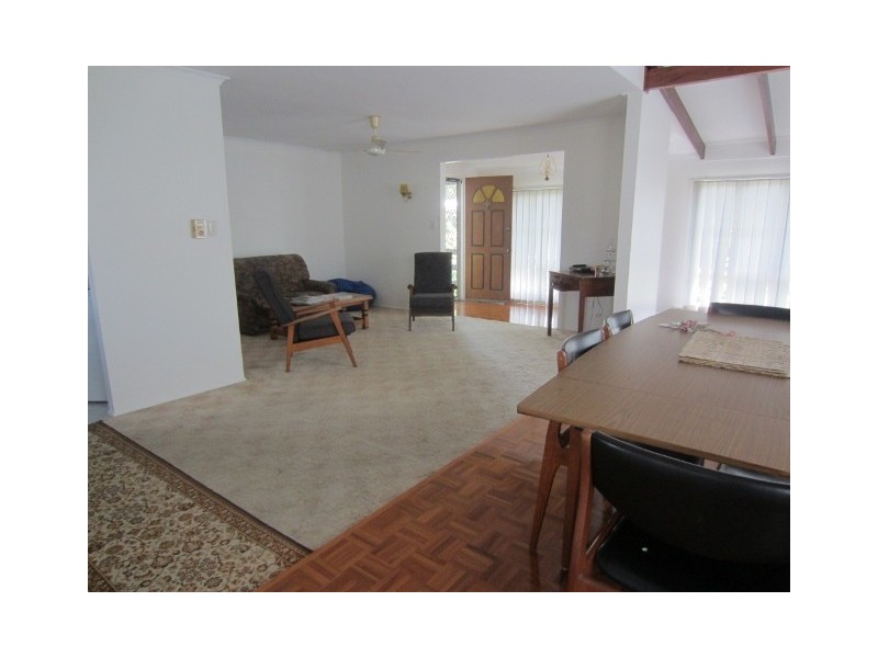 5 Prince Street, Urangan QLD 4655